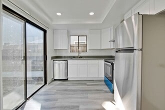 Building Photo - 5698 Saxony Ct