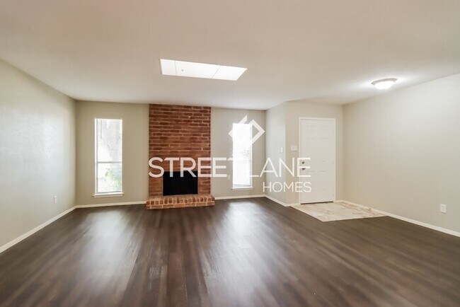 Building Photo - REDUCED!
