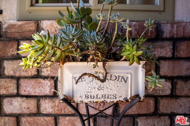 Foto del edificio - 14135 Hatteras St