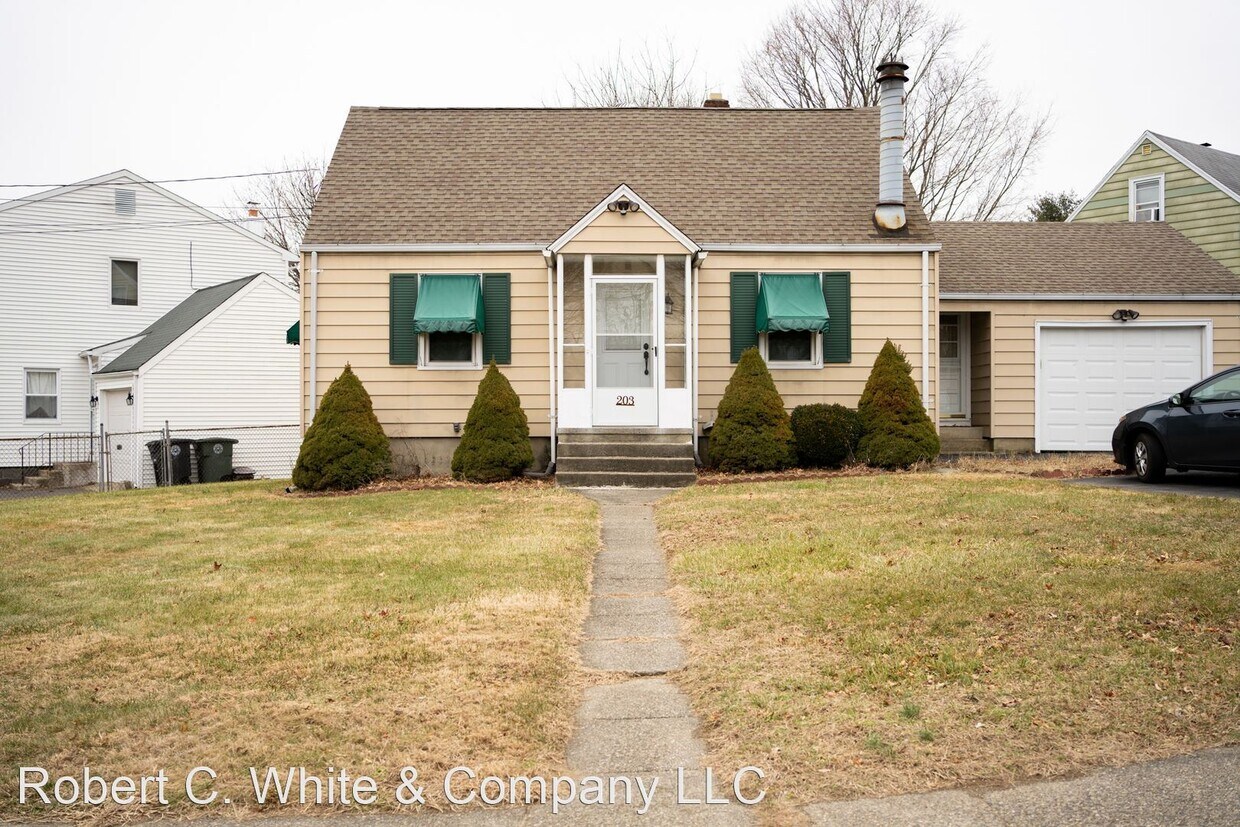 Primary Photo - 3 br, 1 bath House - 203 Robert Treat Parkway
