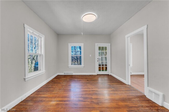 Foto del edificio - 2150 Glenridge Rd