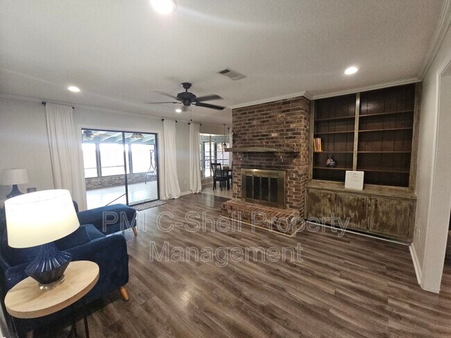 Foto del edificio - 4625 Tree Line Dr