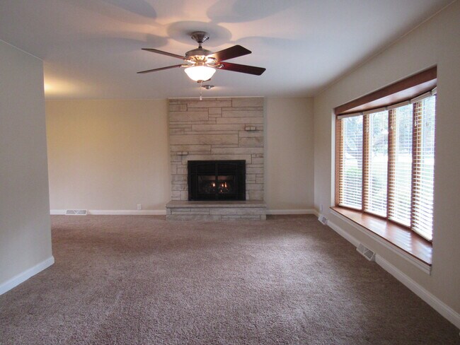 Foto del edificio - 233 Manor Dr