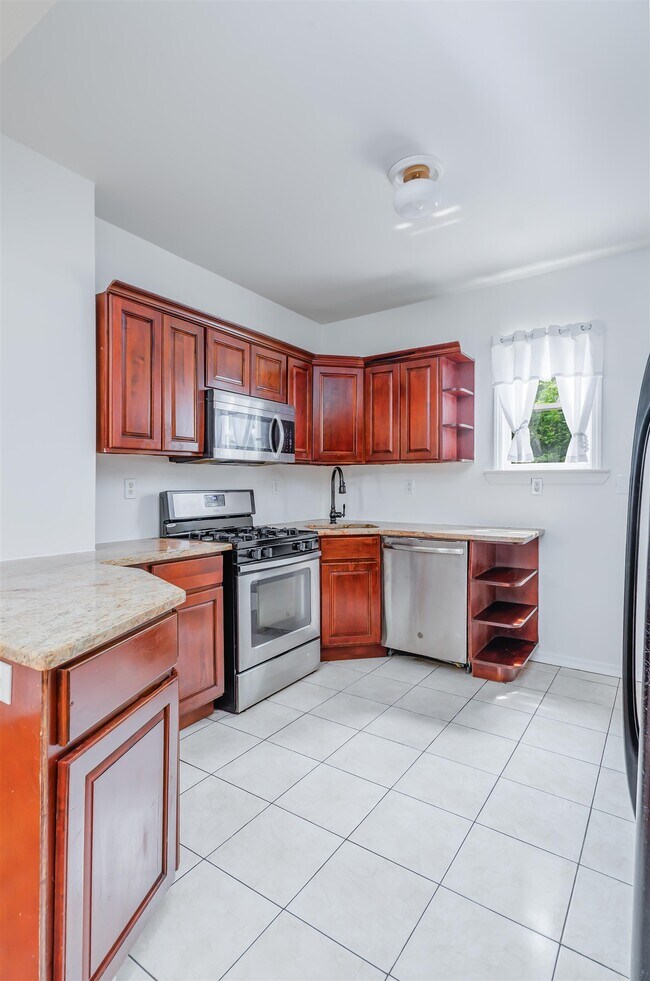 Foto del edificio - 144 Teaneck Rd