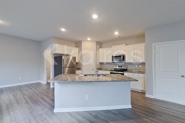Building Photo - 3440 Bridgewood Dr
