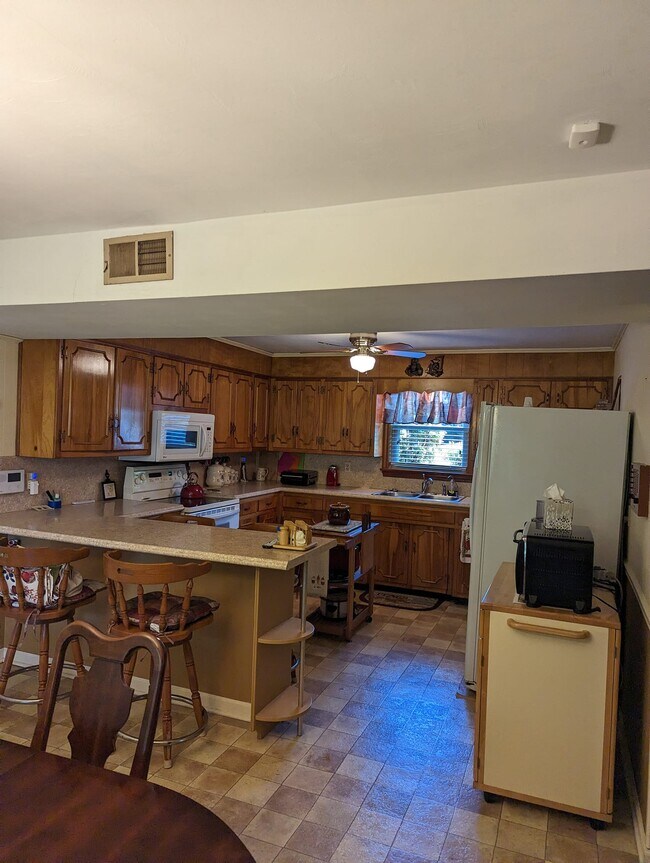 Building Photo - 225 Cline St