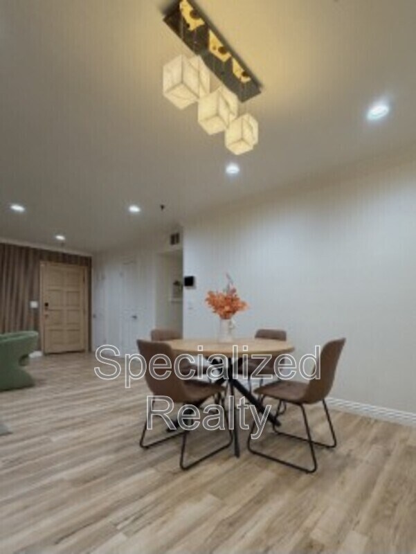 Foto del edificio - 1020 Davis Ave