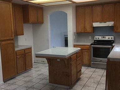 Building Photo - 3BD 2BA AVAILABLE