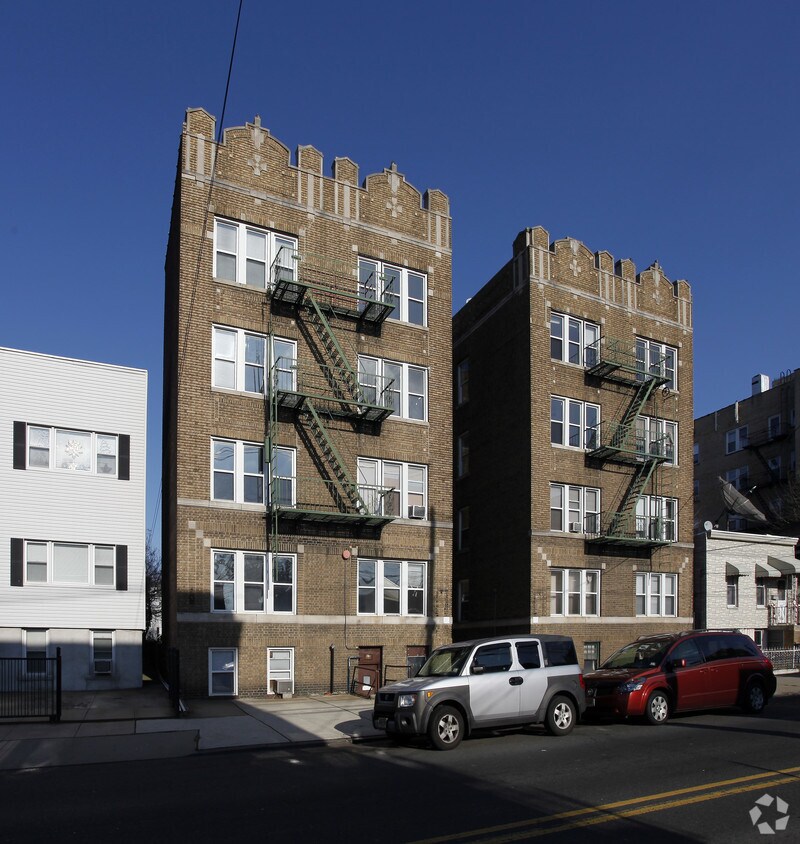 146-150 Manhattan Avenue - 146-150 Manhattan Ave