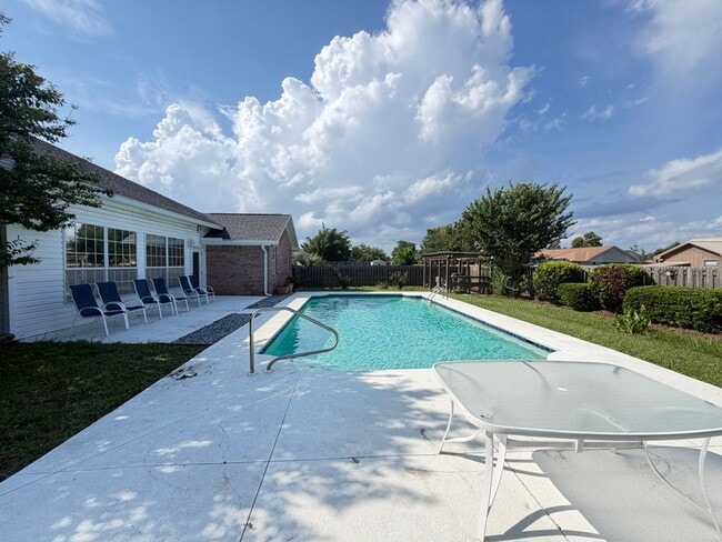 Foto del edificio - Private Backyard Retreat with In-Ground Pool