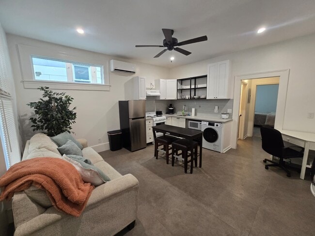 Building Photo - 224 Finley Ave