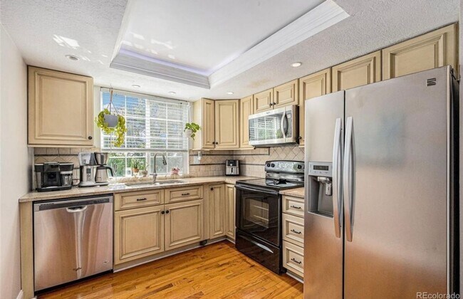 Building Photo - 2420 W 82nd Pl