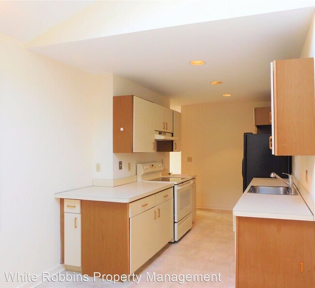 Building Photo - 3 br, 2.5 bath House - 8 Steeplechase Road