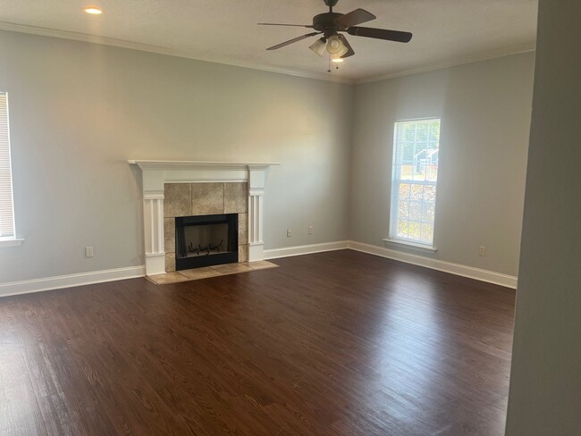 Building Photo - 217 Hedgerow Dr