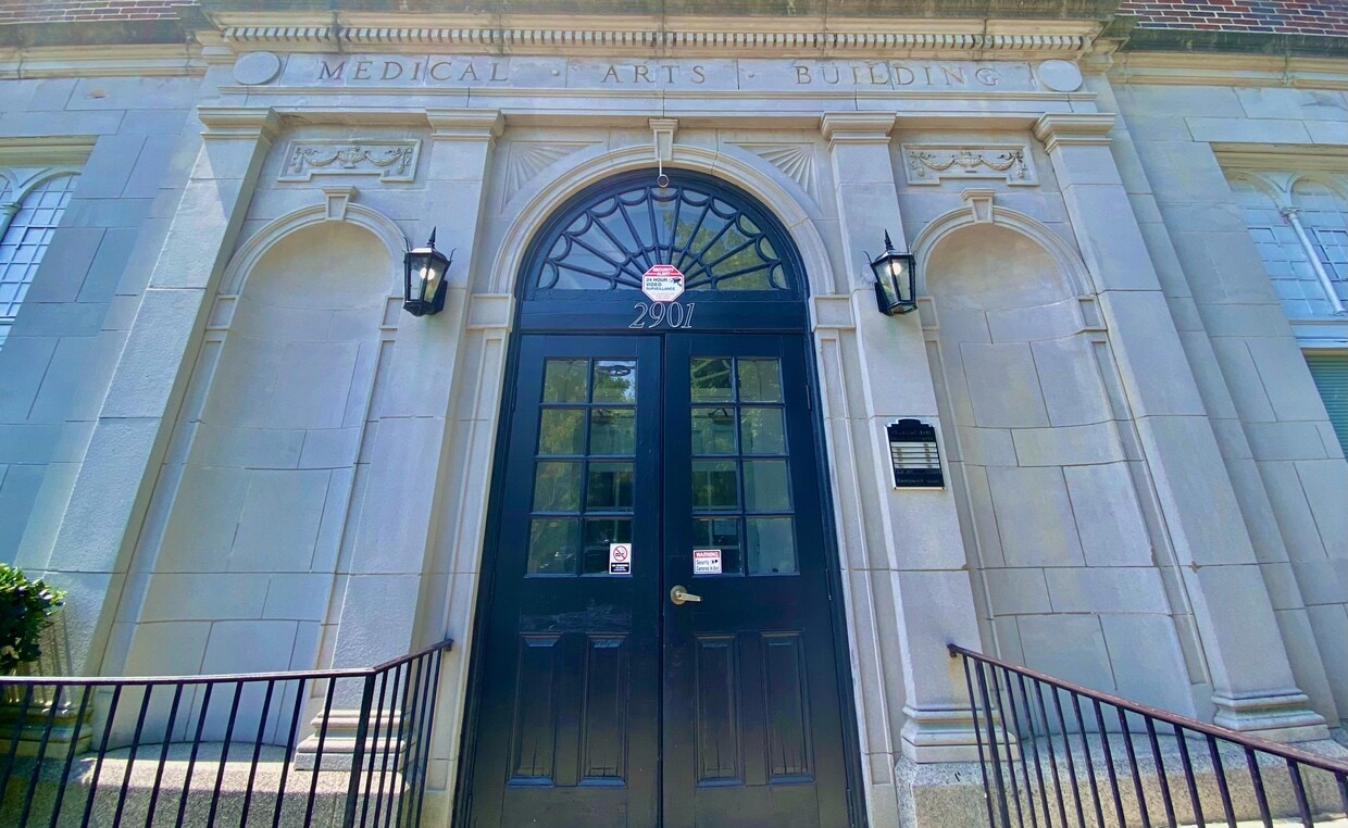 Primary Photo - 2901 West Ave
