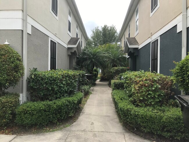 Building Photo - 6600 S Goldenrod Rd