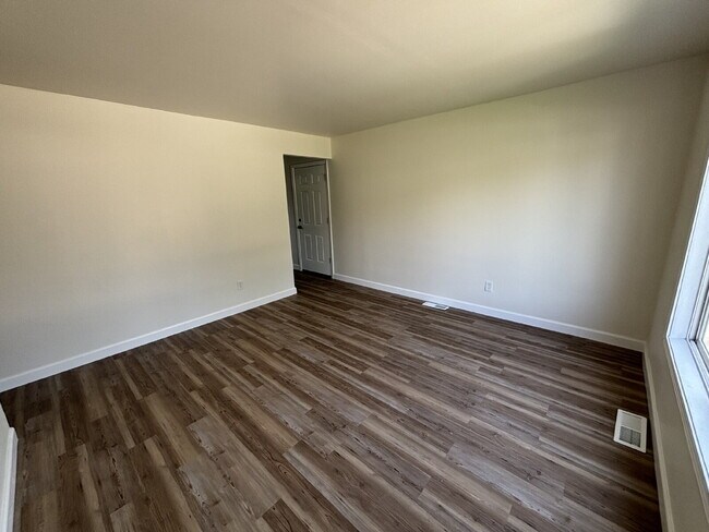 Foto del edificio - "Spacious 5-Bed Oasis with 2 Baths in Gary...