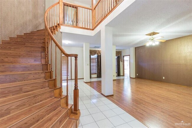 Foto del edificio - 212 E Warbler Ave