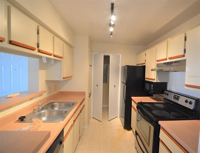 Foto del edificio - 5533 Chrishire Way