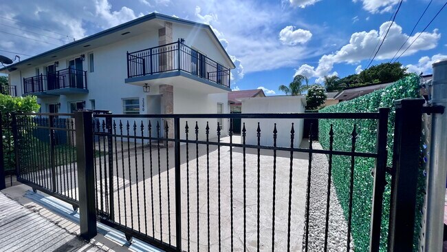 Foto del edificio - 3401 SW 24th St