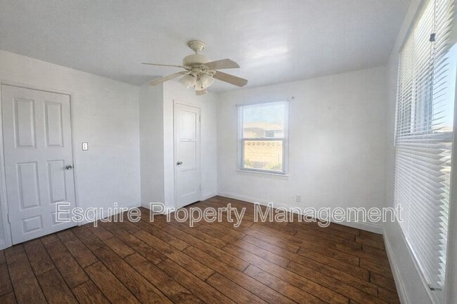 Foto del edificio - 3667 Almond Dr