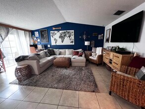Building Photo - 200 Sparrow Dr