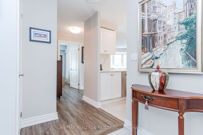 Building Photo - 935 Sheppard Av W