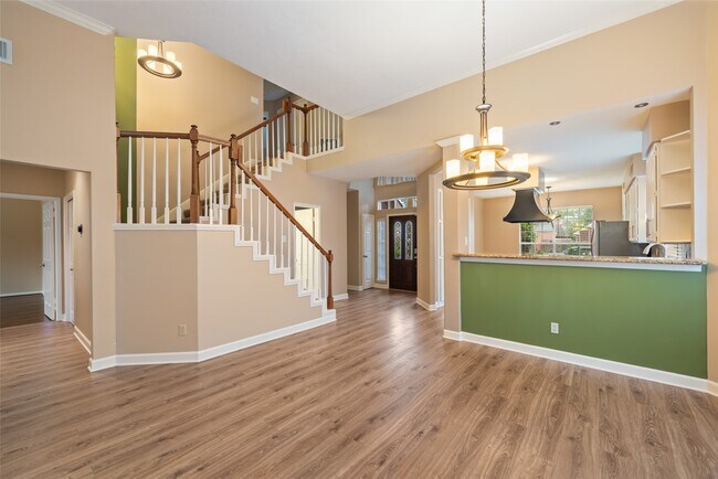 Foto del edificio - 7911 Hidden Oaks Ln