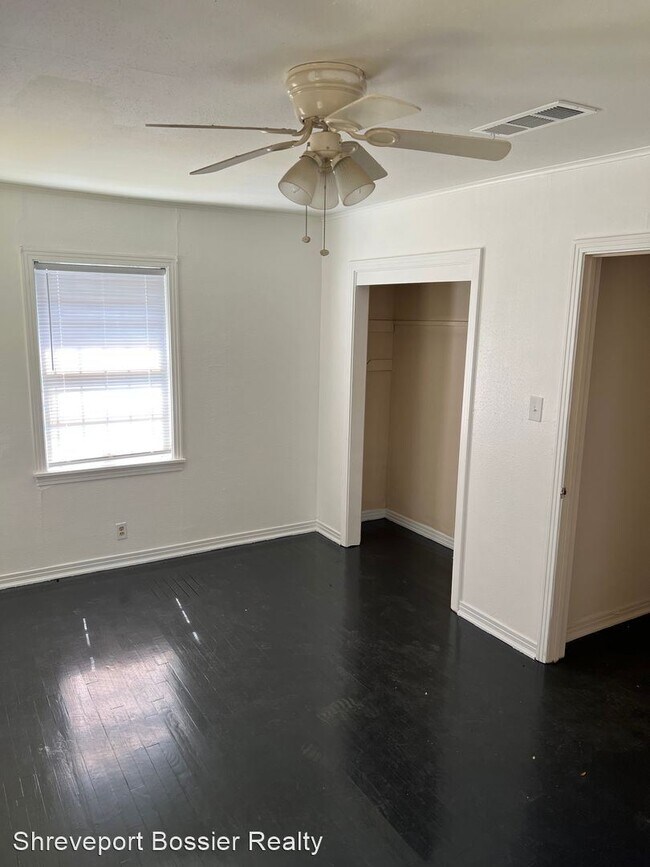 Building Photo - 3 br, 1.5 bath House - 261 E. Jordan St