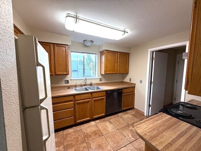 Foto del edificio - 3 bedroom house in Elko with garage