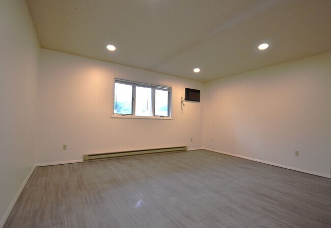 Foto del edificio - 2BR/1Ba, close to 7th Street, food truck court and shopping