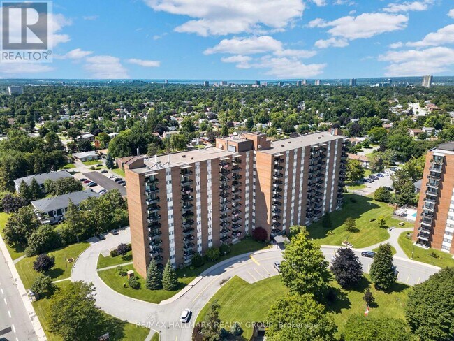 Photo du bâtiment - 1505 Baseline Rd