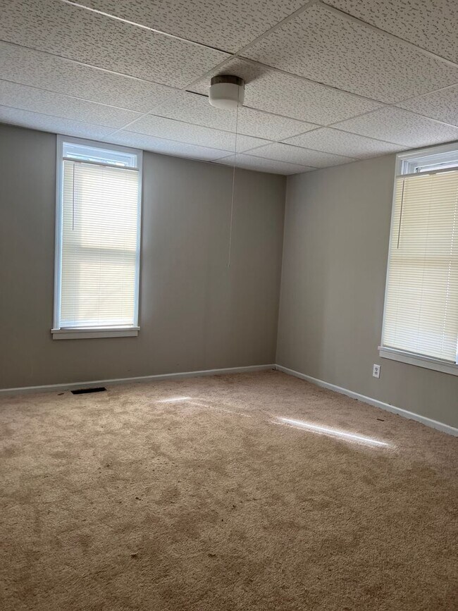 Building Photo - Cute  1 Bedroom