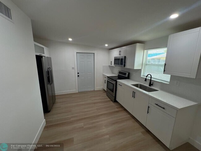 Foto del edificio - 10540 NW 28th Ave