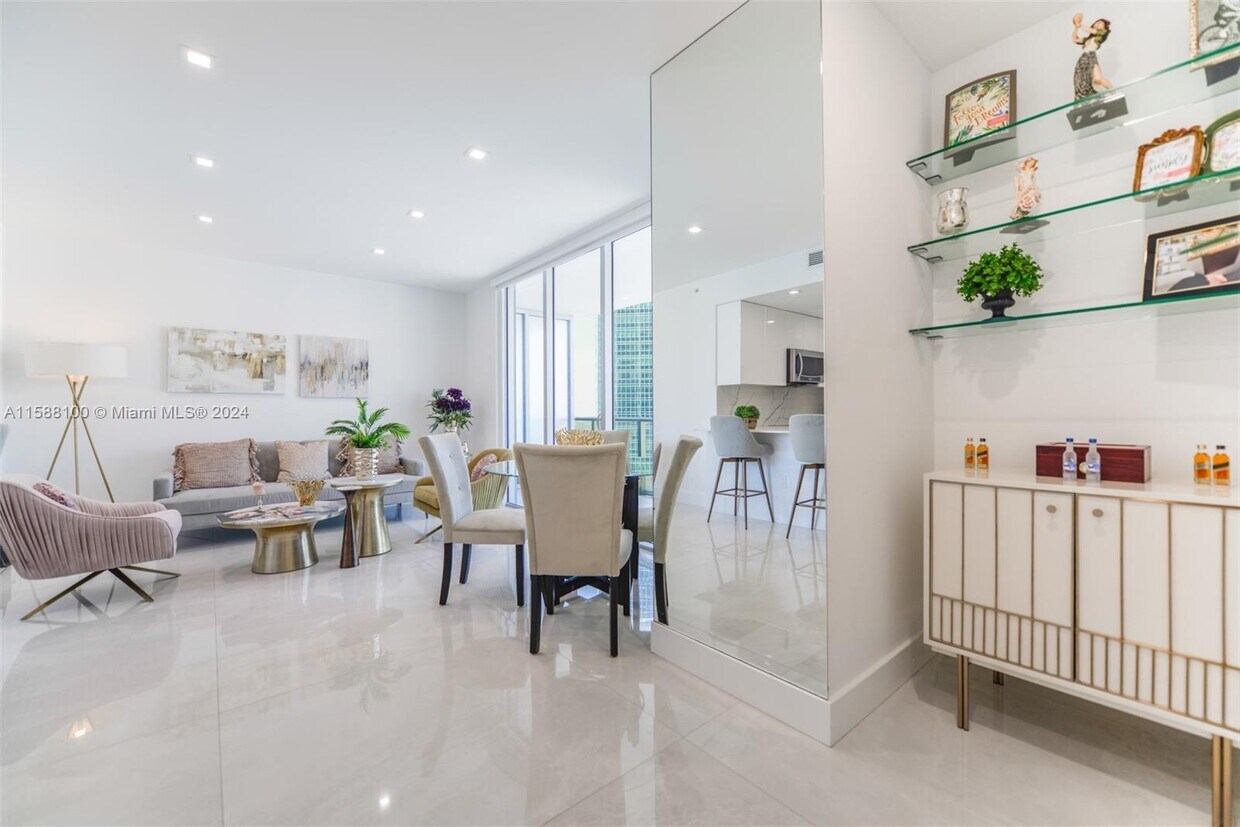 Primary Photo - 1300 Brickell Bay Dr