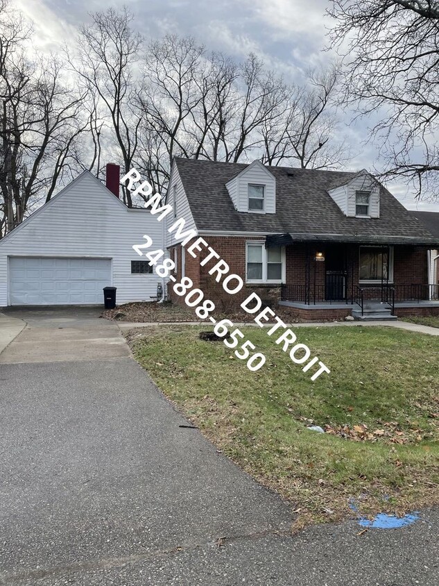 Primary Photo - Southfield Bungalow Ready to be Your Home.