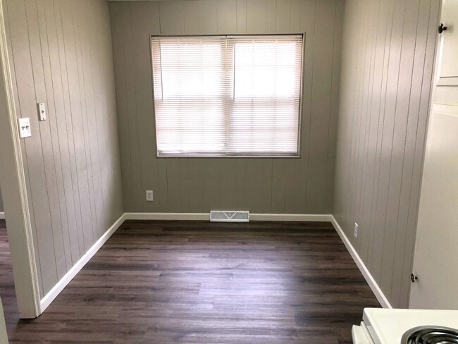 Building Photo - 672-674 Sheridan St