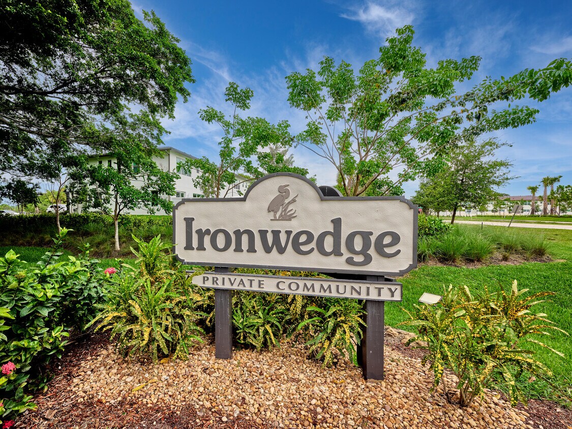 Foto principal - 6040 Glendale Dr