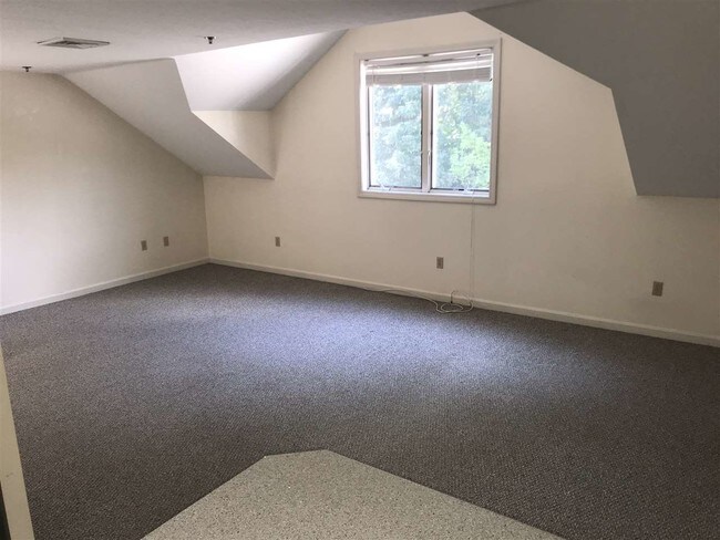 Building Photo - 529 US-1