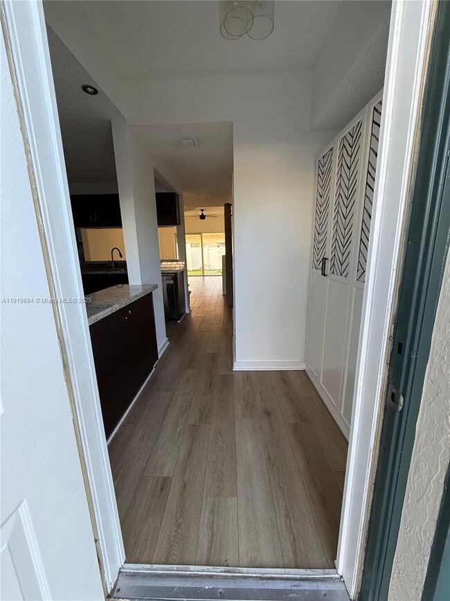 Foto del edificio - 3192 SW 50th St