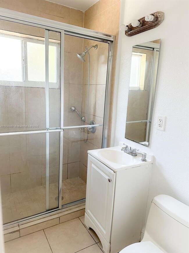 Building Photo - 1950 SW 41st Ave