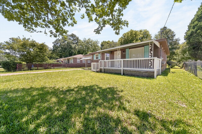 Building Photo - 2848 Blan St