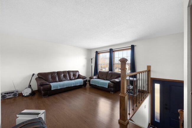 Building Photo - 808 Prairie Ave