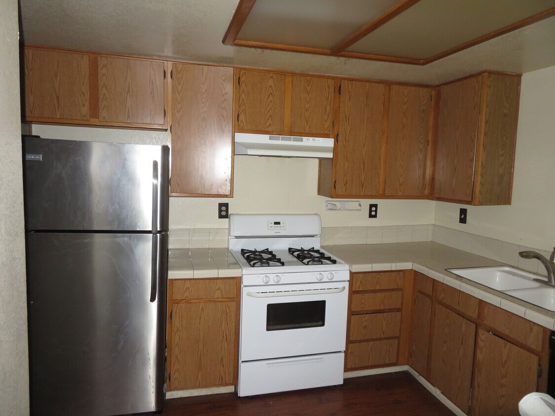 kitchen 1 - 751 Higgins Rd