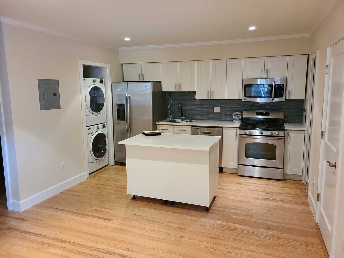 Primary Photo - 1502 Hyde St