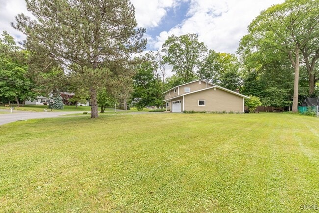 Building Photo - 117 Treeland Cir