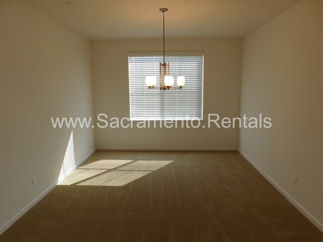 Foto del edificio - Beautiful Newer 4bd/3ba Elk Grove Home wit...