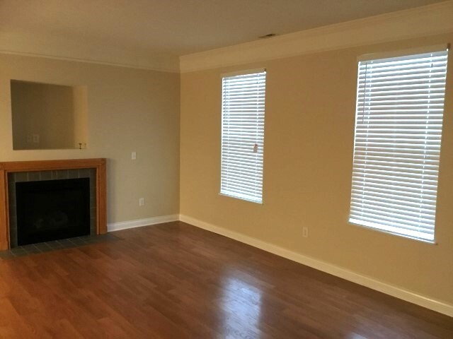 Foto del edificio - 7233 Hillmont Dr