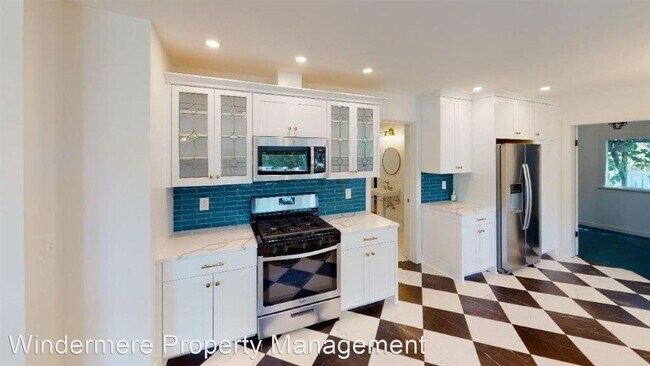 Building Photo - 4 br, 2 bath House - 702 E Alder Street