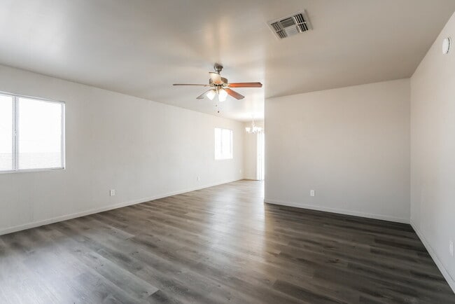 Foto del edificio - 6111 N Samantha Grove Dr